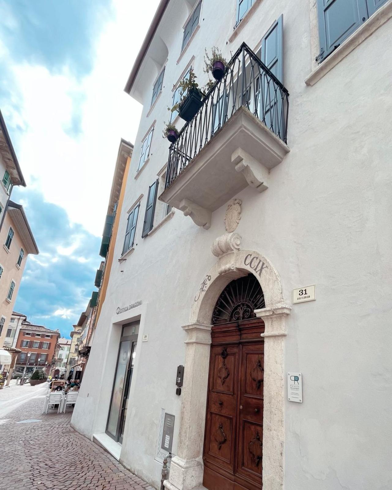 Ferienwohnung Palazzo Riccamboni Riva del Garda Exterior foto